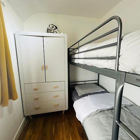 Beautiful Home In London With Easy Access To Central London Sutton  Dış mekan fotoğraf