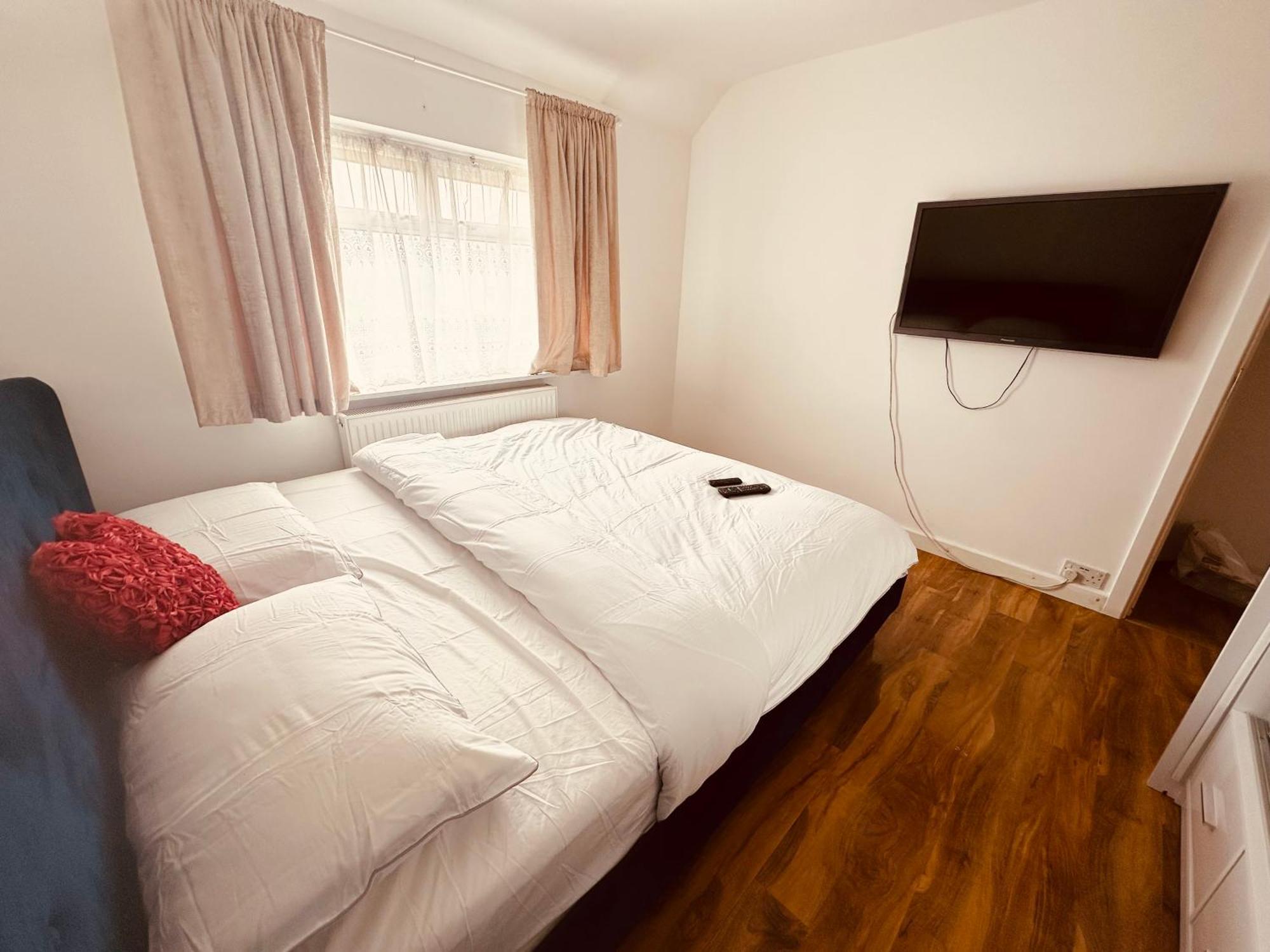 Beautiful Home In London With Easy Access To Central London Sutton  Dış mekan fotoğraf