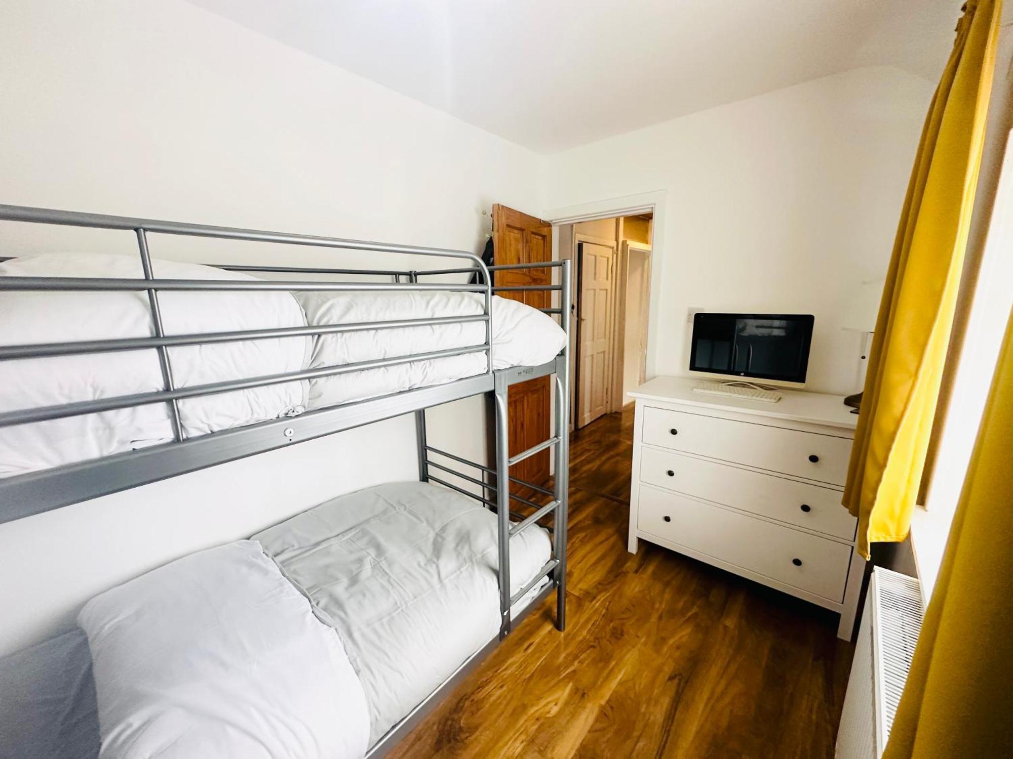 Beautiful Home In London With Easy Access To Central London Sutton  Dış mekan fotoğraf