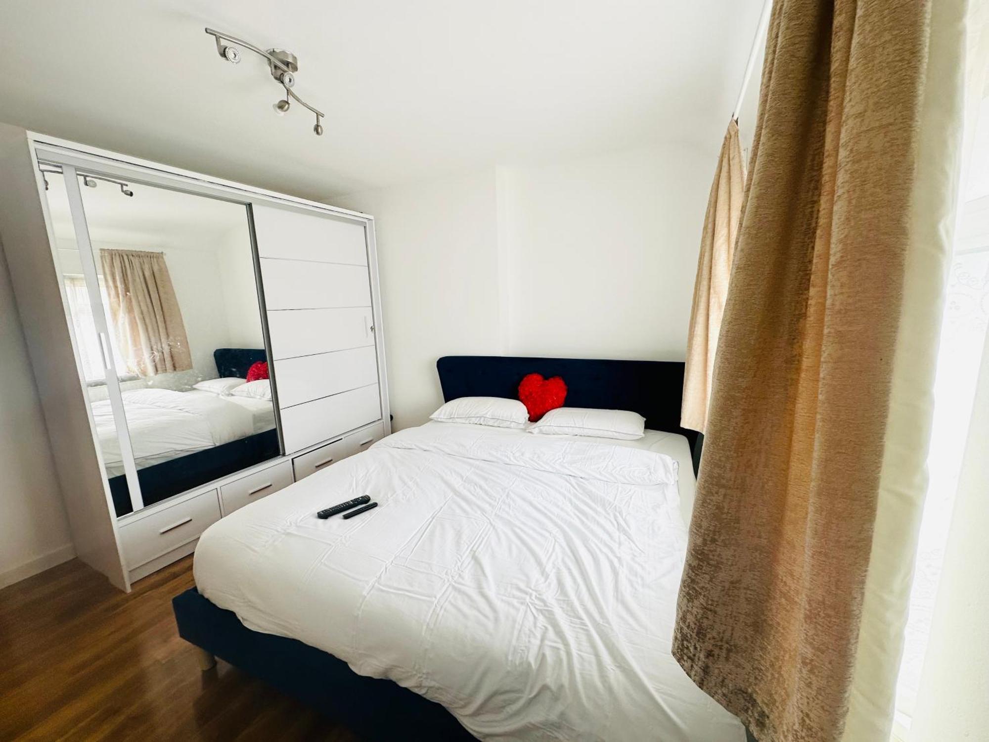 Beautiful Home In London With Easy Access To Central London Sutton  Dış mekan fotoğraf
