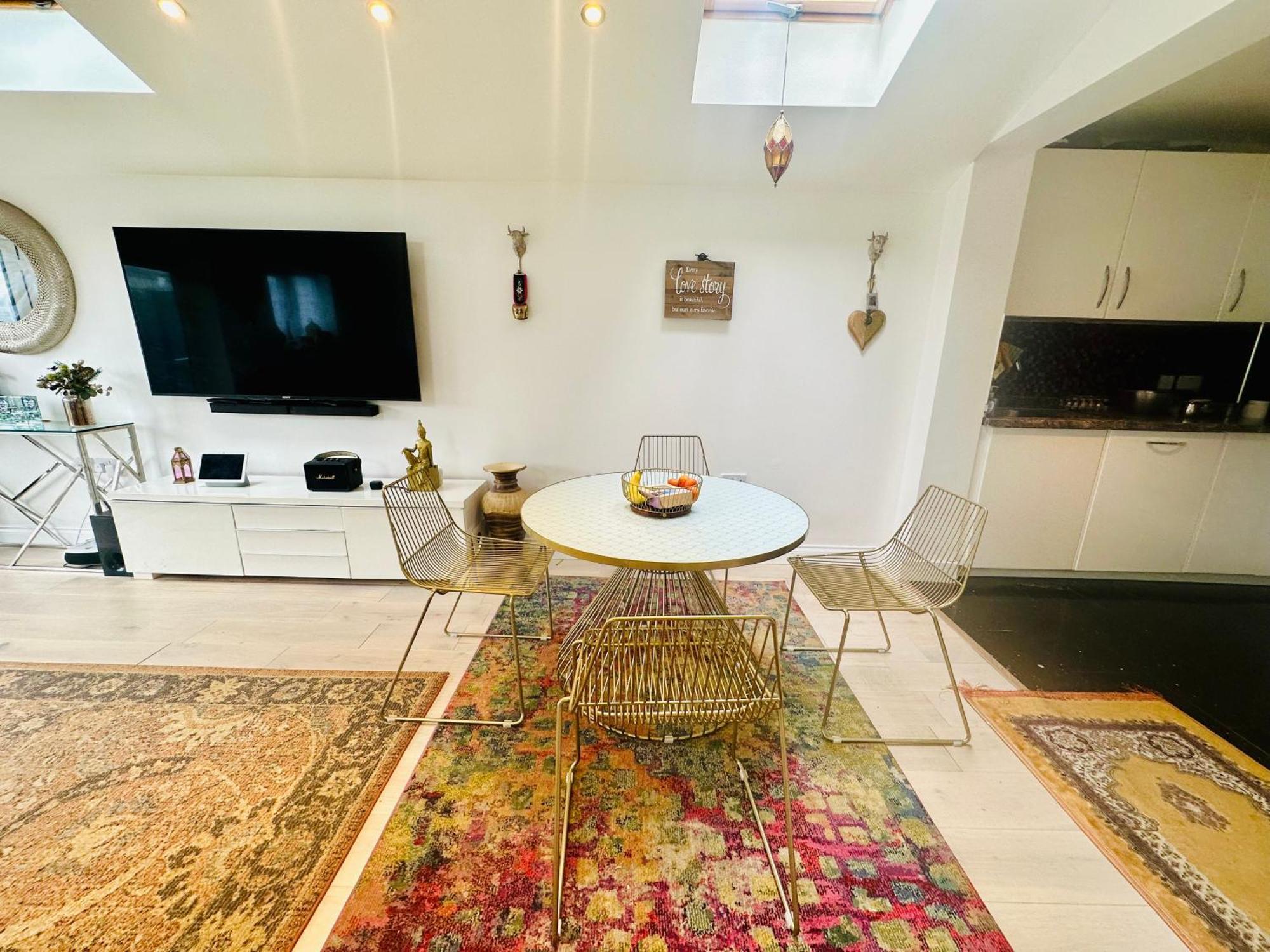 Beautiful Home In London With Easy Access To Central London Sutton  Dış mekan fotoğraf